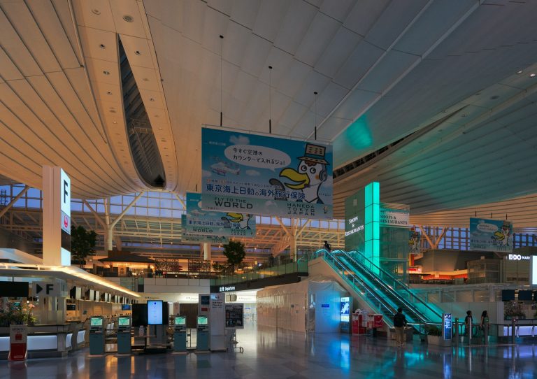 羽田空港国際線ターミナルの出発ロビー