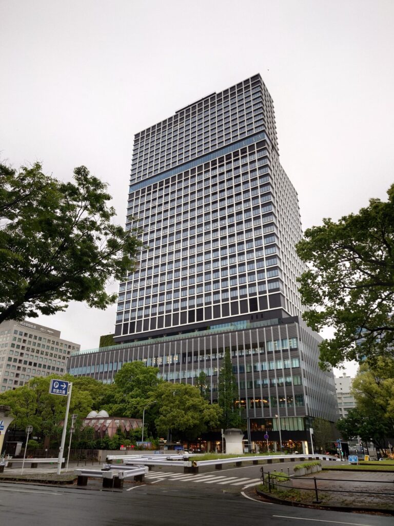 コンラッド名古屋が入る栄の新ランドマーク・中日ビルの外観