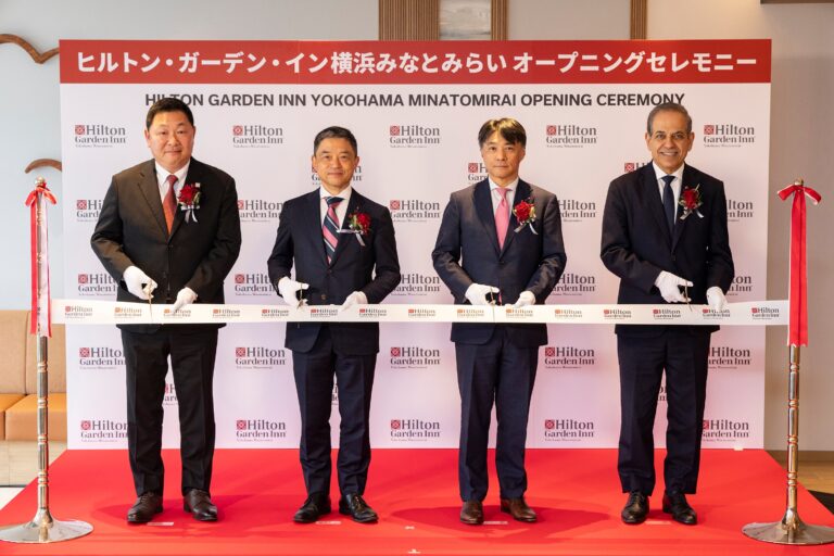 ヒルトン・ガーデン・イン横浜みなとみらいのロビーからの絶景。2026年新規開業した話題のホテル