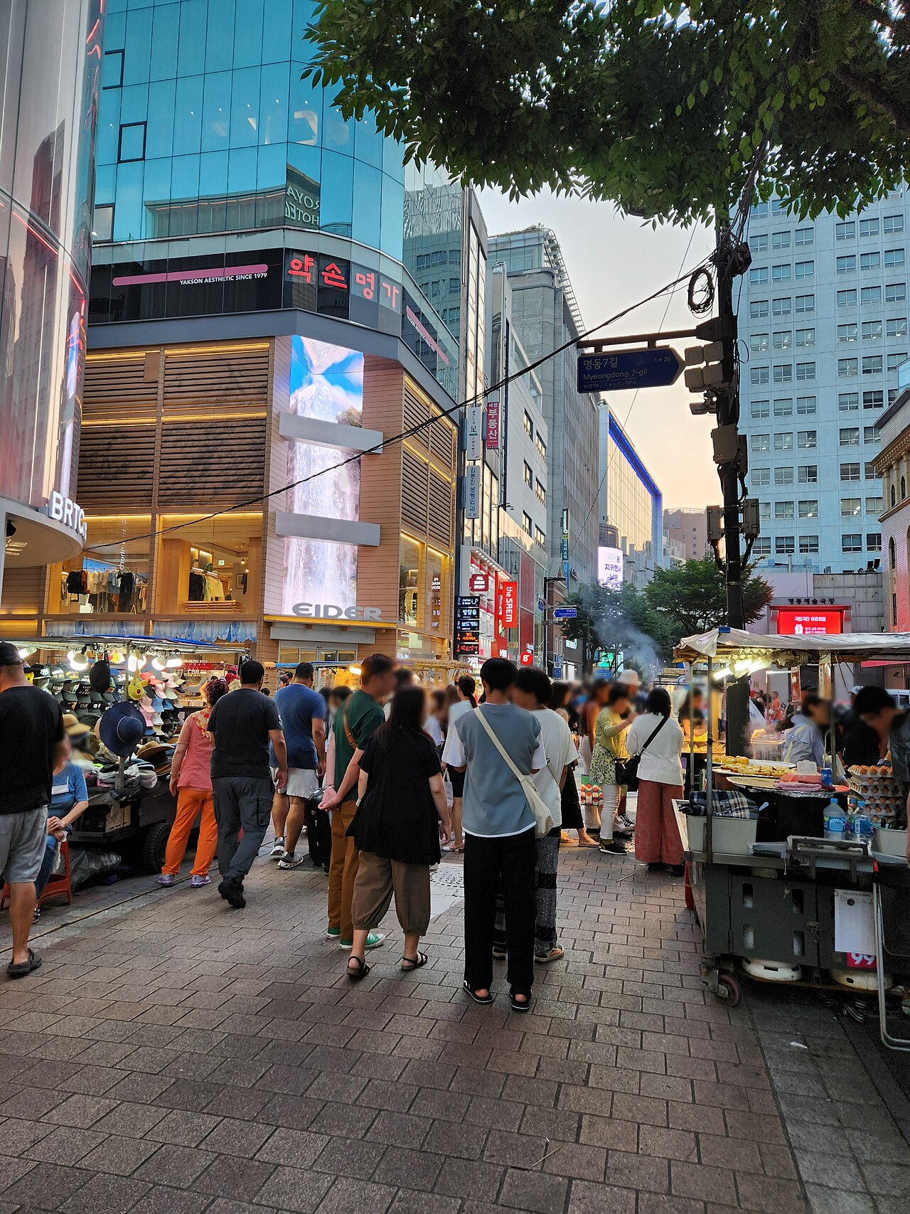 ソウル2泊3日モデルプラン|女子旅で叶えるコスメ・グルメ・夜景の欲張り旅 1 ソウルの明洞(ミョンドン)の繁華街