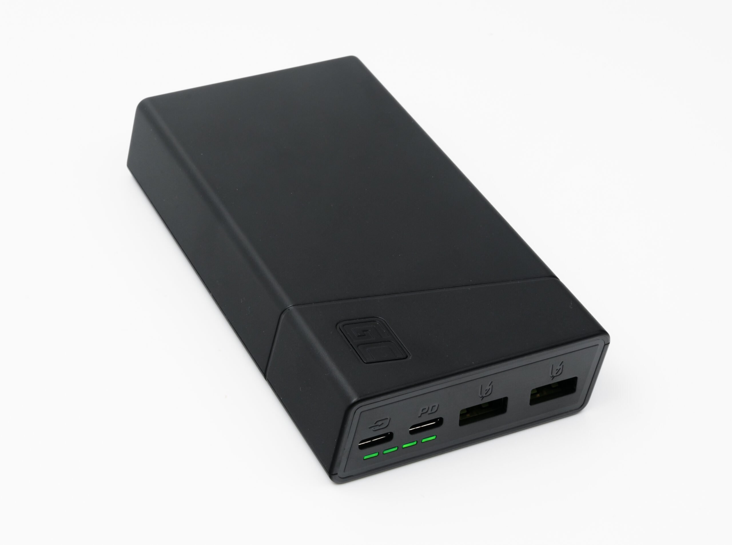 海外旅行のモバイルバッテリー機内持ち込み容量と正しい選び方 1 容量表示が印字されたモバイルバッテリーの本体