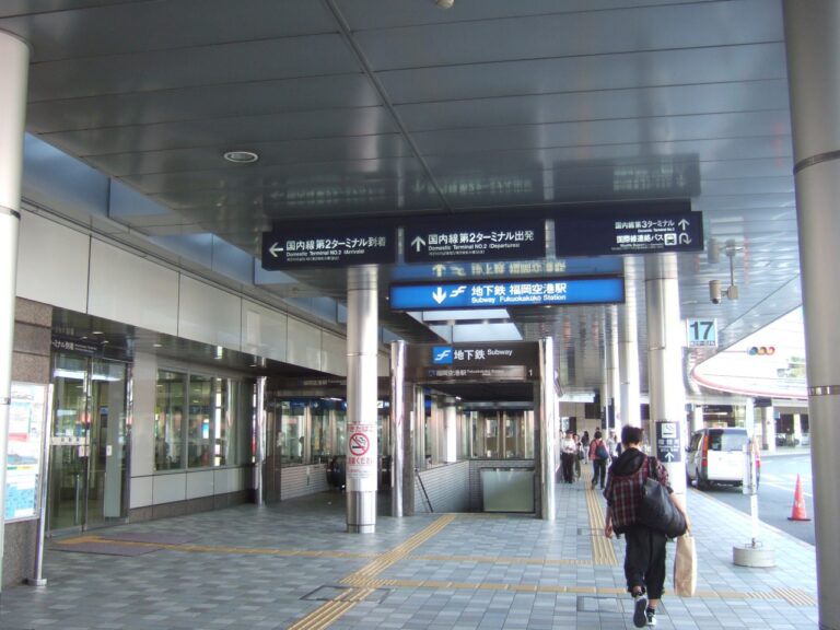 福岡空港駅のホーム