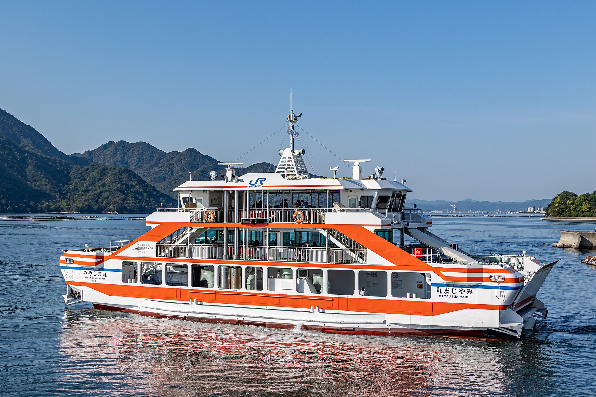 広島市内から宮島 日帰りモデルコース|交通費と宮島訪問税の実務 1 宮島口と宮島を結ぶJR西日本宮島フェリーの「みやじま丸」