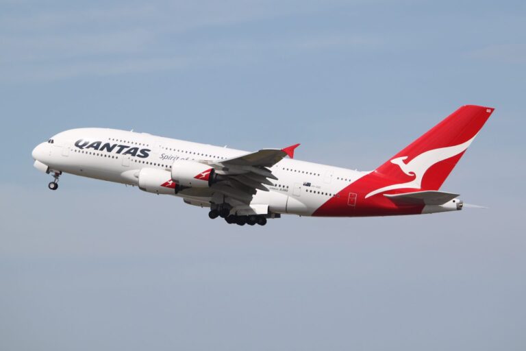 シドニーで撮影されたカンタス航空のエアバスA380型機（VH-OQD）