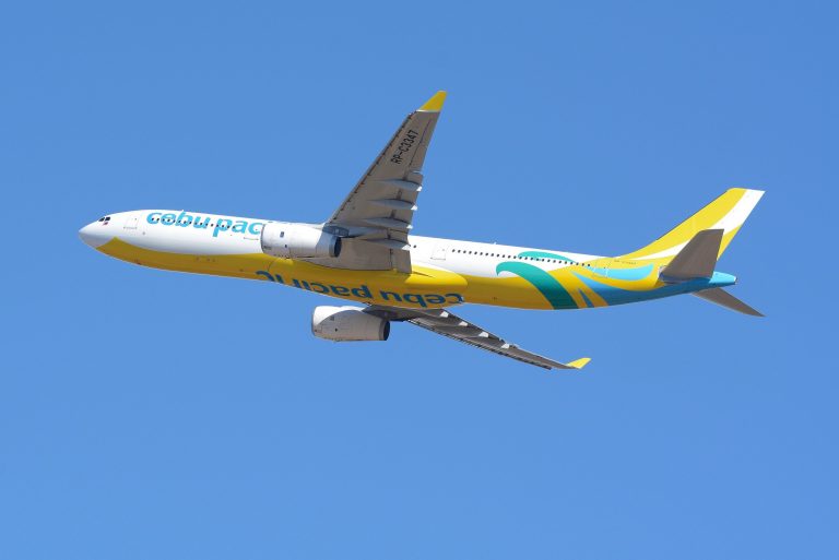 成田空港を離陸したセブパシフィック航空のエアバスA330-300(登録記号RP-C3347)