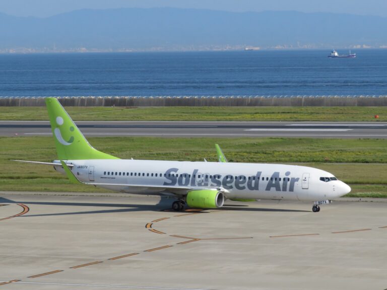 A Solaseed Air Boeing 737-800 (JA807X) at Kobe Airport